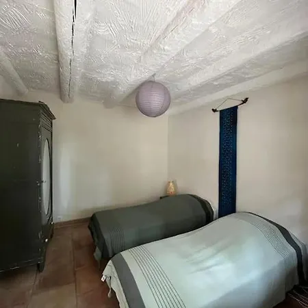 Au Mas Hebrard - 8 Personnes Nimes